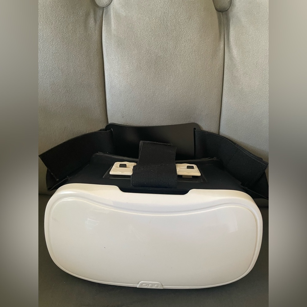 ONN White Virtual Reality VR Smartphone Headset for Apple
